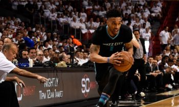 CourtneyLee_Hornets1