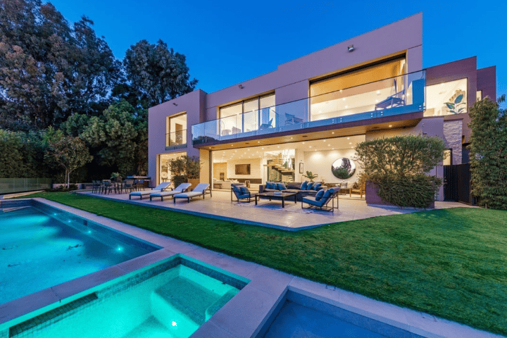 Jesse Buss lists mansion 