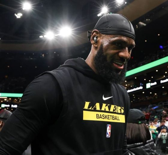Lakers superstar LeBron James (left ankle) available vs Knicks