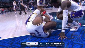 LeBron James foot injury pic