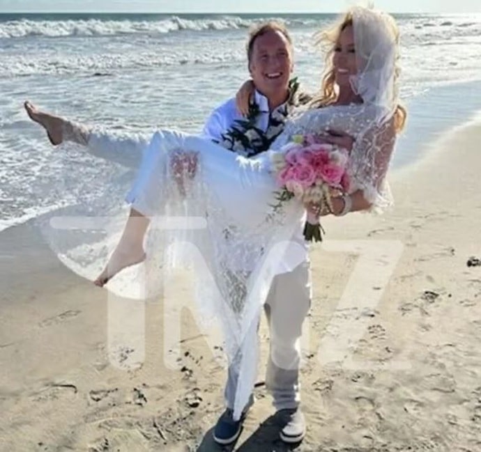 Lakers Owner Jeanie Buss Marries Actor, Comedian Jay Mohr