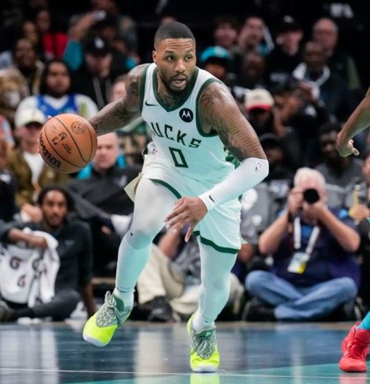 Milwaukee Bucks Damian Lillard Leads the NBA in Clutch Points of 2023-24 Season