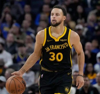 Golden State Warriors Stephen Curry sets new NBA record of 14 straight games with 4+ 3-pointers