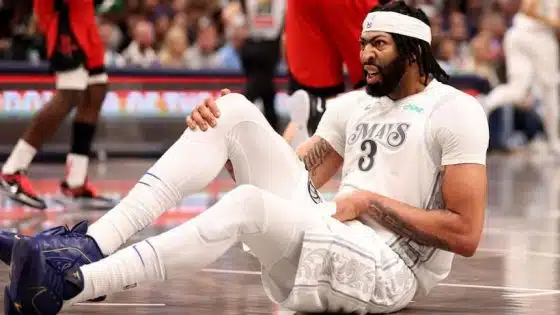 Anthony Davis Mavs injury pic