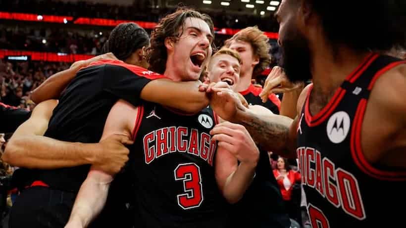 WATCH: Bulls’ Josh Giddey hit a half-court buzzer-beater to stun the Lakers on Thursday