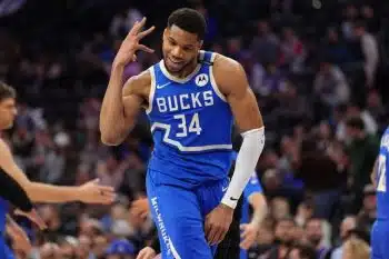 Giannis Antetokounmpo Bucks pic