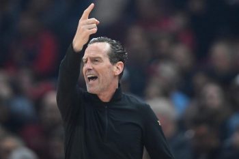 Kenny Atkinson ejected Pacers