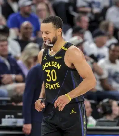Golden State Warriors Stephen Curry Exits Game 1 Win With Hamstring Injury