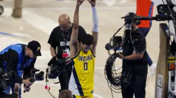 Pacers-guard-Tyrese-Haliburton-0-stretches.jpg