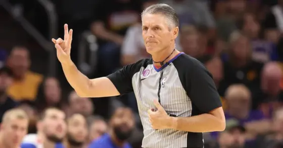 scott-foster-goes-34-38-in-a-clutch-game-4-against-the-v0-ptnofzltgt6f1.jpeg