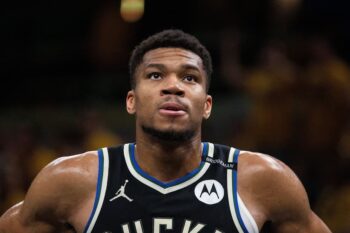Giannis Antetokounmpo Bucks pic