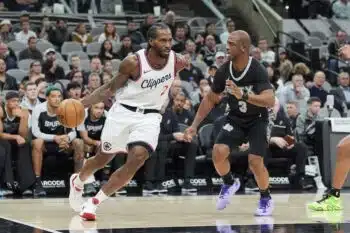 Chris Paul defends Kawhi Leonard