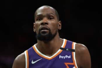 Kevin Durant needs to shoot more threes