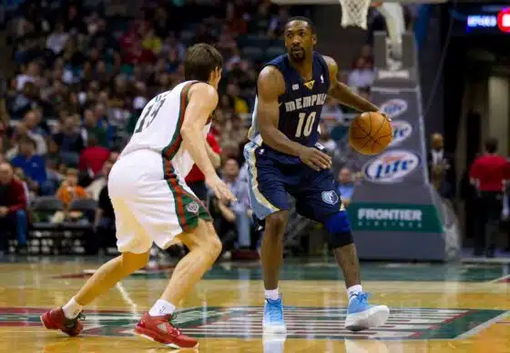 Gilbert Arenas dribbles