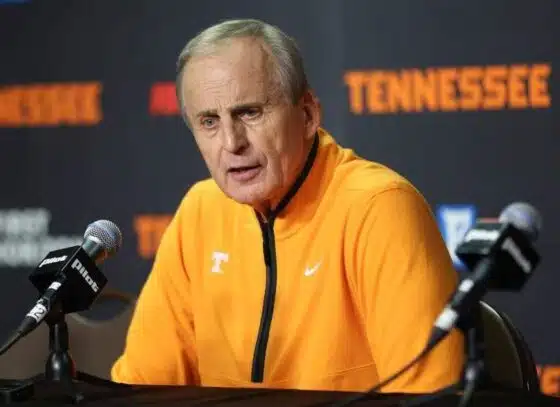Tennessee Gives Basketball Coach Rick Barnes Lifetime Contract
