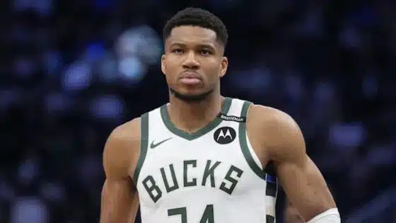 Giannis Antetokounmpo Bucks pic