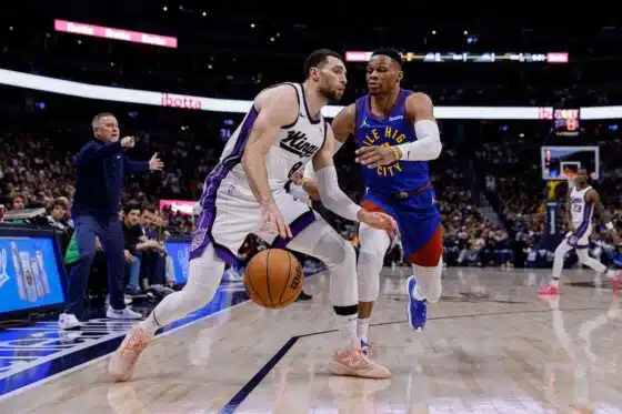 Westbrook signs with Kings