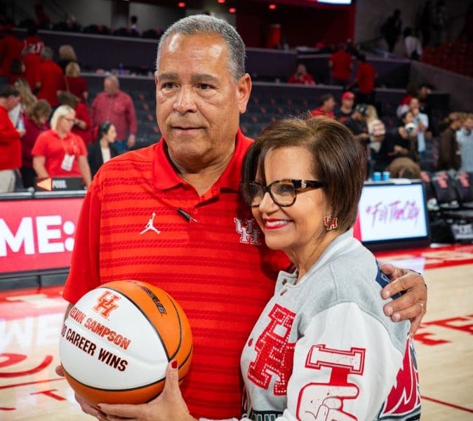 Houston Basketball Coach Kelvin Sampson Wins 800th Game With Rout of Lehigh